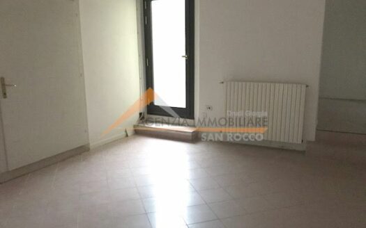 LN050 – Negozio in affitto nel Borgo San Rocco