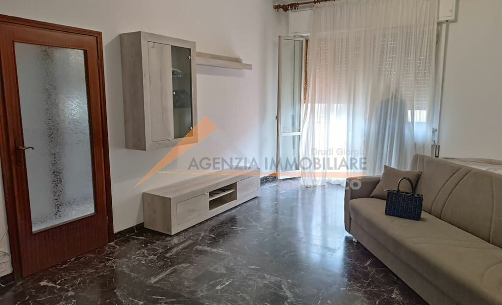 Foto - Ampio trilocale con box e cantina