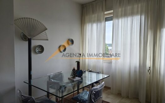 A023 – Centro storico ampio appartamento luminoso